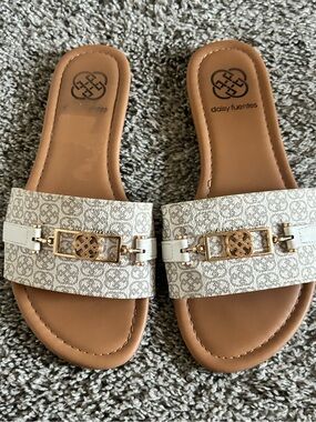 Daisy Fuentes Cream Patterned Slide Sandals with Gold Emblem